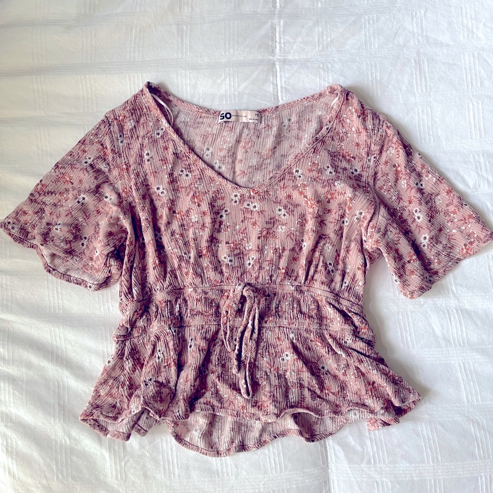 SO Floral V-neck Crop Top with Adjustable Ribbon
